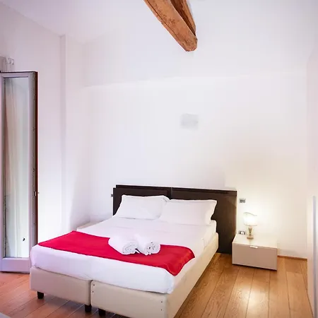 Urbanicooh Garisenda - Piazza Maggiore View 볼로냐