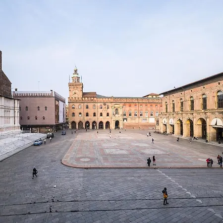 Daire Urbanicooh Garisenda - Piazza Maggiore View *
