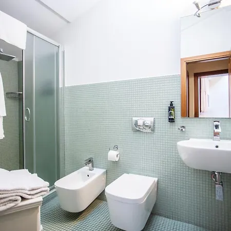 Urbanicooh Garisenda - Piazza Maggiore View