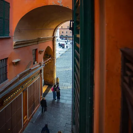 Urbanicooh Garisenda - Piazza Maggiore View ボローニャ