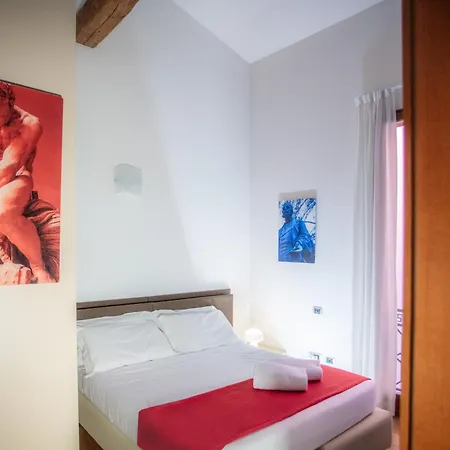 Urbanicooh Garisenda - Piazza Maggiore View *