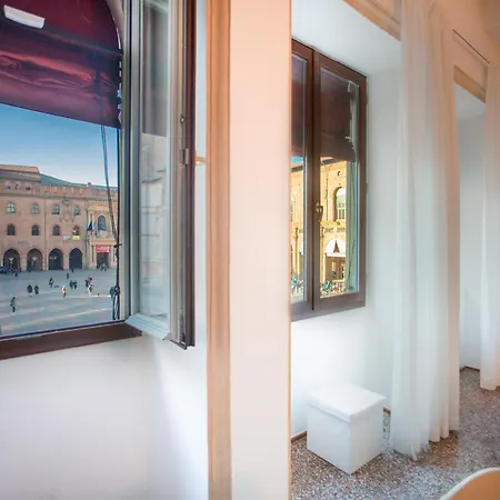 Urbanicooh Garisenda - Piazza Maggiore View Bolonya