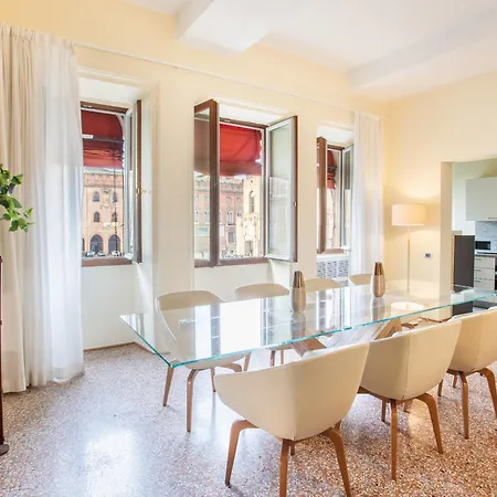 Urbanicooh Garisenda - Piazza Maggiore View Bolonya