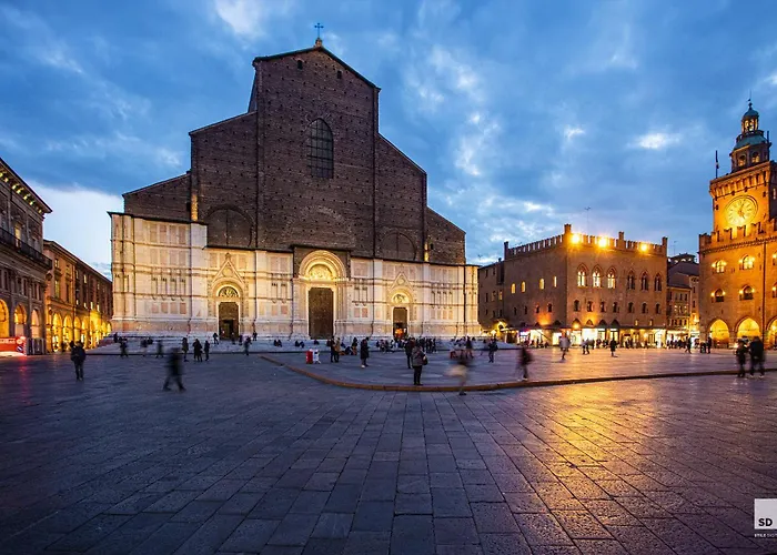 Urbanicooh Garisenda - Piazza Maggiore View アパート ボローニャ